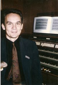 Steffenhagen als junger Mann am Orgel Spieltisch